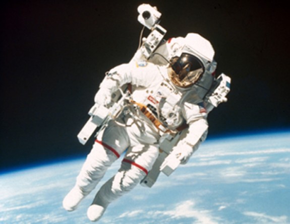 astronautspacewalk_jupiter
